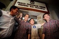 Ketua Dewan Pembina Partai Gerindra Prabowo Subianto turut mengantar pasangan Joko Widodo (Jokowi) dan Basuki Tjahaja Purnama alias Ahok ke KPUD DKI Jakarta.