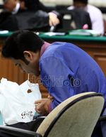 Huekk...Nazaruddin Muntah-muntah di Tipikor