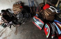Pak Sukanta (76 tahun), memulai usaha pebuatan bengekl becak minya sejak tahun 2000. Becak minya pun mulai menembus permintaan pasar ke Negeri Kincir Aingin, Belanda.