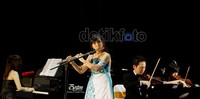 Celine, mulai mengenal dunia musik sejak dirinya berusia empat tahun. Ia pertama mempelajari alat musik piano klasik.
