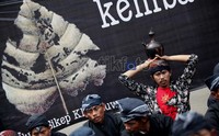 Mereka prihatin dengan nasib bangsa yang telah ditinggalkan oleh sifat kejujuran.
