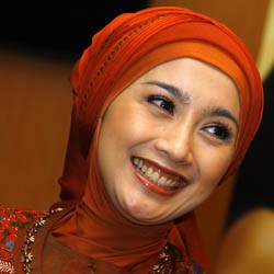 Desy Ratnasari Nikah Lagi Tahun Ini?