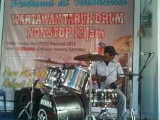 Indra Wedhasmara, Wartawan Tua Penabuh Drum 12 Jam Nonstop