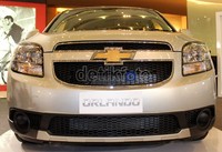 MPV Orlando memiliki dimensi (PxLxT) 4.652 mm x 2.164 mm x 1.633 mm.