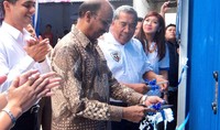 Pengguntingan pita peresmian TVS Bambu Opening oleh Todo Sihombing Direktur Utama TVS Bambu Apus dan Pramod Kulkarni PT TVS Motor Company Indonesia. (dok TVS)