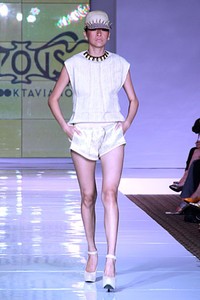 SPOUS by Priyo Oktaviano. Plaza Indonesia Fashion Week SS 2012 at Plaza Indonesia. Jakarta. [Foto: Mohammad Abduh/Wolipop]