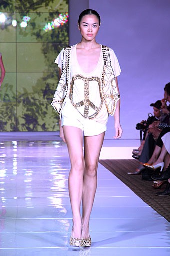 SPOUS by Priyo Oktaviano. Plaza Indonesia Fashion Week SS 2012 at Plaza Indonesia. Jakarta. [Foto: Mohammad Abduh/Wolipop]