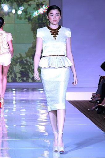 SPOUS by Priyo Oktaviano. Plaza Indonesia Fashion Week SS 2012 at Plaza Indonesia. Jakarta. [Foto: Mohammad Abduh/Wolipop]