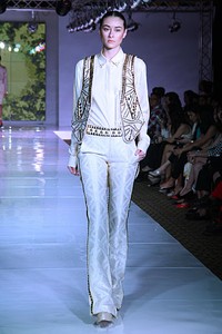 SPOUS by Priyo Oktaviano. Plaza Indonesia Fashion Week SS 2012 at Plaza Indonesia. Jakarta. [Foto: Mohammad Abduh/Wolipop]