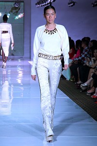 SPOUS by Priyo Oktaviano. Plaza Indonesia Fashion Week SS 2012 at Plaza Indonesia. Jakarta. [Foto: Mohammad Abduh/Wolipop]