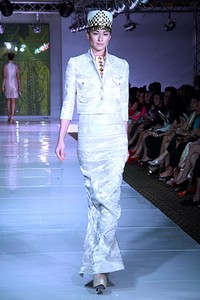 SPOUS by Priyo Oktaviano. Plaza Indonesia Fashion Week SS 2012 at Plaza Indonesia. Jakarta. [Foto: Mohammad Abduh/Wolipop]