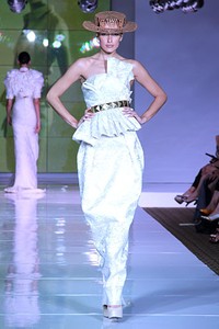 SPOUS by Priyo Oktaviano. Plaza Indonesia Fashion Week SS 2012 at Plaza Indonesia. Jakarta. [Foto: Mohammad Abduh/Wolipop]