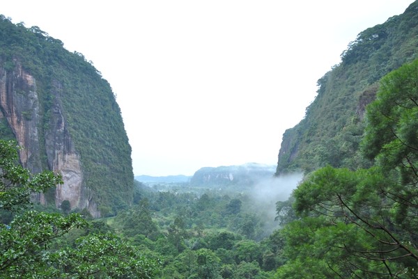 Lembah Yosemite Seperti Pindah Ke Sumatera Barat