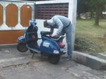 Bule dan Vespa Mogok