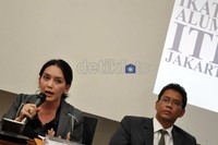 Anggota DPR dari PDIP, Rieke Dyah Pitaloka dalam diskusi ini mengungkapkan bahwa pemerintah seharusnya dapat lebih memikirkan lebih masak untuk melakukan kebijakan kenaikan BBM ini.