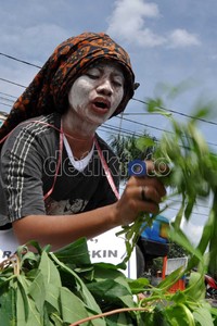Aksi teatrikal tersebut untuk menolak kenaikan harga BBM.
