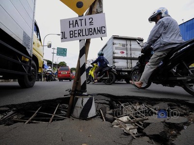 Jembatan Amblas, Jalan Teluk Gong Berlubang