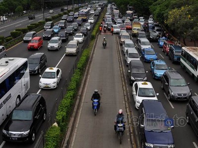 BBM Naik&Premium Dilarang, Mobil Pribadi Menjerit