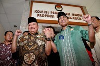 Alex Noerdin dan Nono Sampono yang diusung Partai Golkar. Saat ini, Alex masih menjabat sebagai Gubernur Sumatera Selatan. Sementara Nono merupakan pensiunan jenderal berpangkat Letnan Jenderal. Nono pernah menjadi Komandan Paspampres saat Megawati menjadi presiden.