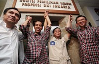 Pasangan paling nyentrik, Joko Widodo-Bambang Tjahja Purnama atau dikenal sebagai Jokowi-Ahok. Keduanya langsung diimpor dari Solo dan Belitung.