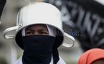Ibu-ibu Bawa Penggorengan Tolak BBM Naik