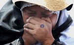 Ibu-ibu Bawa Penggorengan Tolak BBM Naik