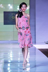 Iwan Tirta Love in Spring.. Plaza Indonesia Fashion Week SS 2012. Plaza Indonesia. Jakarta. [Foto: Mohammad Abduh/Wolipop]
