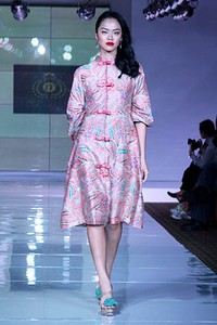 Iwan Tirta Love in Spring.. Plaza Indonesia Fashion Week SS 2012. Plaza Indonesia. Jakarta. [Foto: Mohammad Abduh/Wolipop]