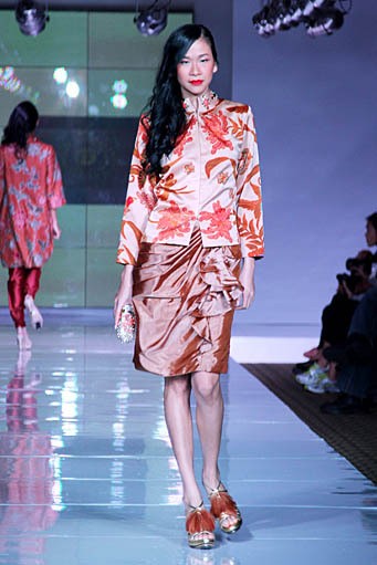 Iwan Tirta Love in Spring.. Plaza Indonesia Fashion Week SS 2012. Plaza Indonesia. Jakarta. [Foto: Mohammad Abduh/Wolipop]