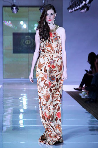 Iwan Tirta Love in Spring.. Plaza Indonesia Fashion Week SS 2012. Plaza Indonesia. Jakarta. [Foto: Mohammad Abduh/Wolipop]