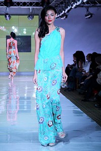 Iwan Tirta Love in Spring.. Plaza Indonesia Fashion Week SS 2012. Plaza Indonesia. Jakarta. [Foto: Mohammad Abduh/Wolipop]