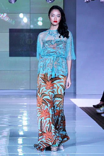 Iwan Tirta Love in Spring.. Plaza Indonesia Fashion Week SS 2012. Plaza Indonesia. Jakarta. [Foto: Mohammad Abduh/Wolipop]