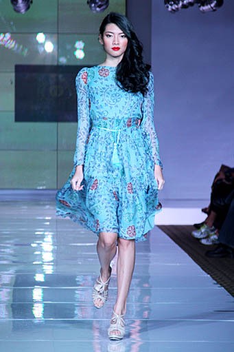 Iwan Tirta Love in Spring.. Plaza Indonesia Fashion Week SS 2012. Plaza Indonesia. Jakarta. [Foto: Mohammad Abduh/Wolipop]