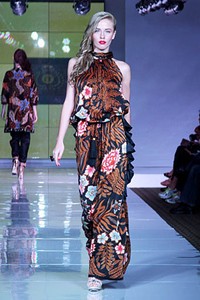 Iwan Tirta Love in Spring.. Plaza Indonesia Fashion Week SS 2012. Plaza Indonesia. Jakarta. [Foto: Mohammad Abduh/Wolipop]