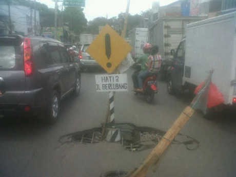 Hati-hati! Jembatan Teluk Gong Retak 1x1 Meter
