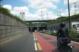  Penutup Gorong-gorong di Underspass UKI Terbuka, Avanza Terperosok 