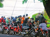 Yang namanya hobi, tidak peduli tempat. Yang penting asyik euy...