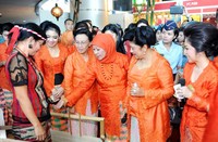 Peringatan HUT ke-32 Dekranas yang dihadiri oleh Ibu Ani berlangsung pada 20-22 Maret 2012 dengan mengambil tema Memacu Kreativitas dan Produktivitas Perajin untuk Meningkatkan Daya Saing. (Setpres).