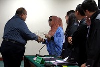 Emir Moeis berjabat tangan dengan Nunun. Ramses/detikcom.
