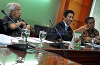 KY juga dihimbau agar mengembangkan kajian yang lebih mendalam mengenai etika profesi dengan kalangan pendidikan tinggi dan profesi hukum lainnya.
