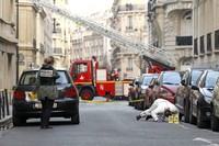 Motif ledakan pun belum diketahui. Akibat bom ini kaca-kaca gedung KBRI pecah. Reuters/Benoit Tessier.