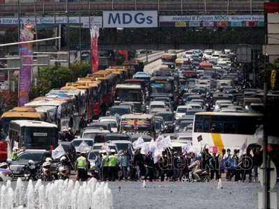 Demo Buruh, Sudirman-Thamrin Macet Total