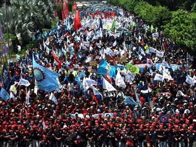 Tolak BBM Naik, Ribuan Buruh Bergerak ke Istana