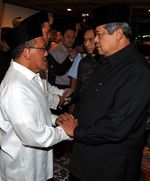SBY Melayat Ibunda Ical