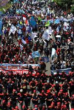 Tolak BBM Naik, Ribuan Buruh Bergerak ke Istana