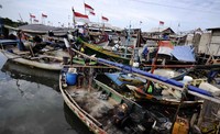 Seperti yang dialami para nelayan di Muara Angke, Jakarta, Rabu (21/3).