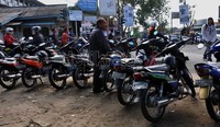 Tanpa kenaikan harga BBM pun para pengojek juga sudah merasa sulit untuk mendapat pendapatan yang layak pasalnya, sudah banyak penumpang yang berpikir dua kali untuk naik ojek.