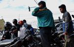 BBM Naik, Tukang Ojek Kian Terjepit