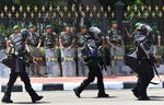 Istana Dikepung  Ribuan Buruh, Tentara Diturunkan