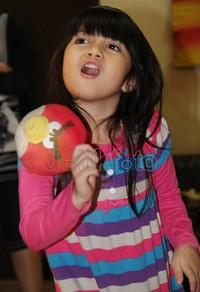 Afiqah mengaku sangat suka dengan mainan Angry Birds.